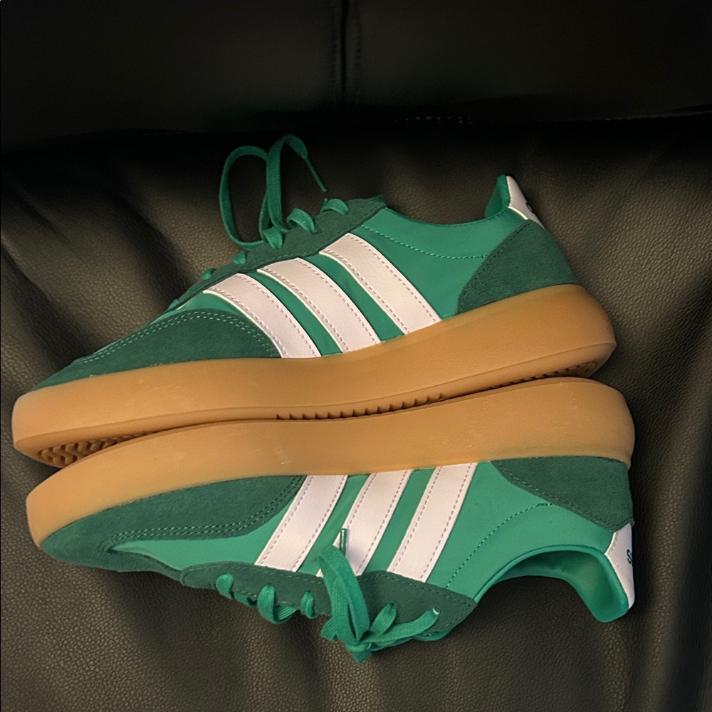 Women's Barreda Decode Sneaker